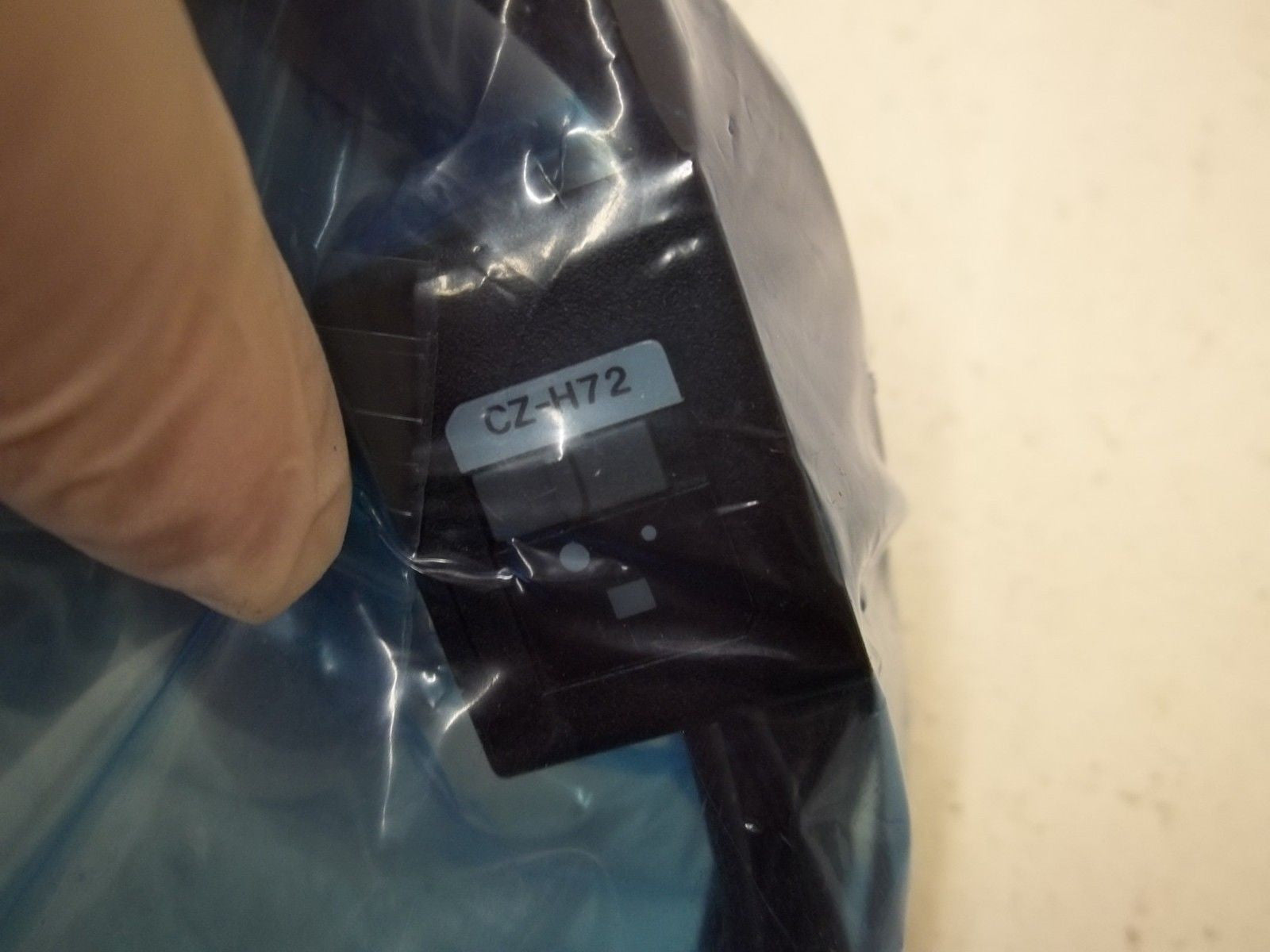 KEYENCE CZ-H72 PHOTOELECTRIC DIGITAL COLOR SENSOR *NEW IN BOX*