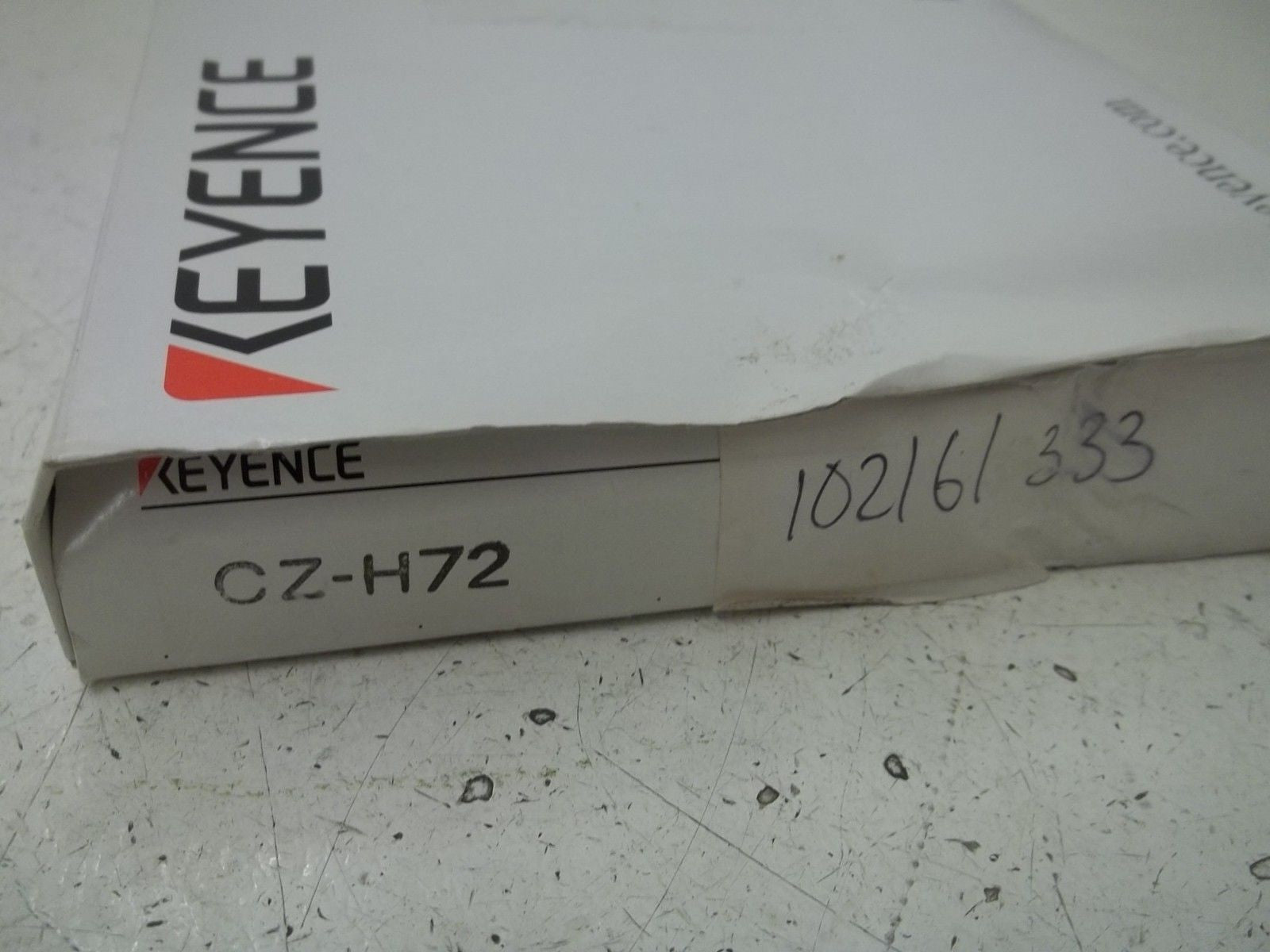 KEYENCE CZ-H72 PHOTOELECTRIC DIGITAL COLOR SENSOR *NEW IN BOX*