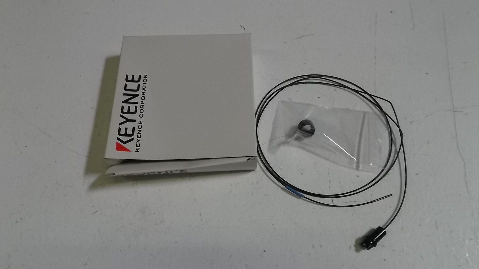 KEYENCE FIBER OPTIC SENSOR FU-49 *NEW IN BOX*