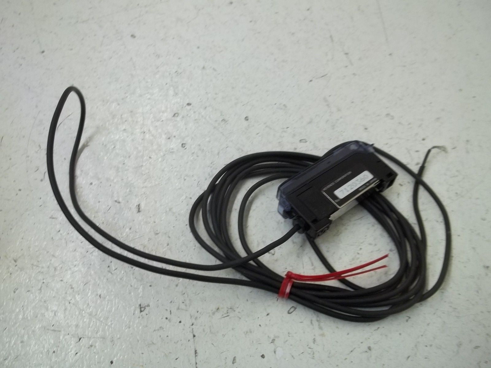 KEYENCE FS-M2P FIBER OPTIC SENSOR *USED*