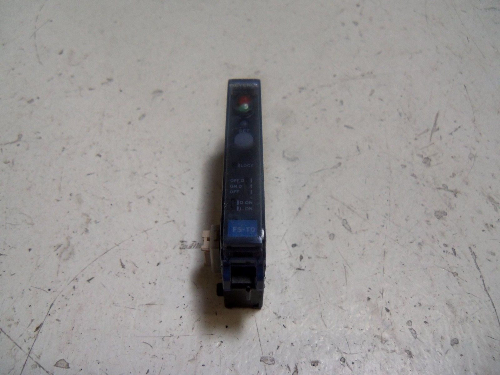 KEYENCE FS-T0 FIBER OPTIC SENSOR AMPLIFIER *USED*