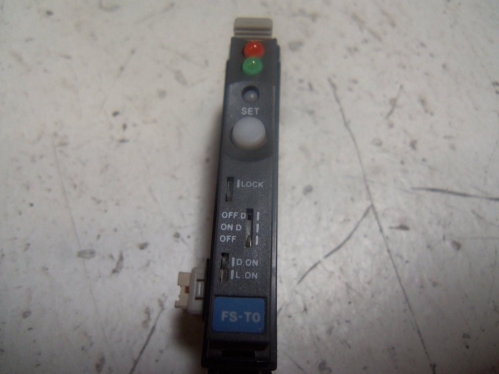KEYENCE FS-T0 FIBER OPTIC SENSOR AMPLIFIER *USED*