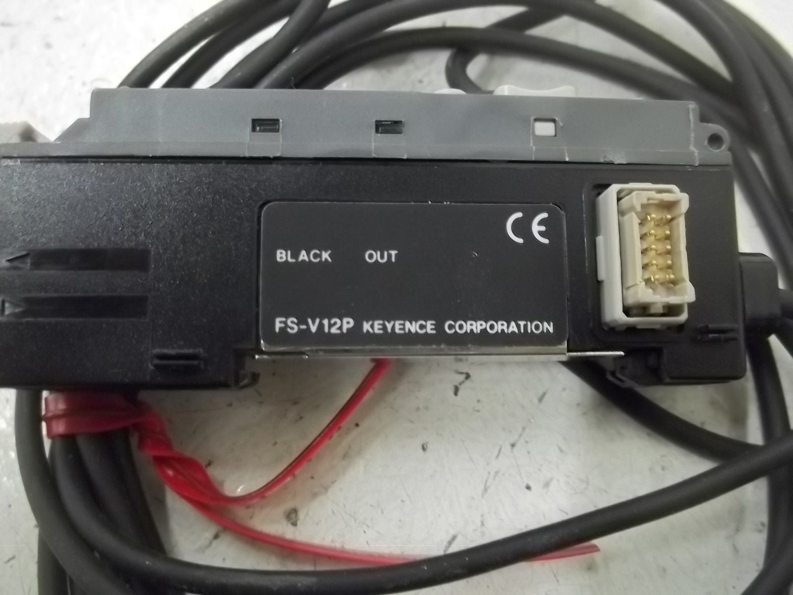 KEYENCE FS-V12P FIBER OPTIC SENSOR *USED*
