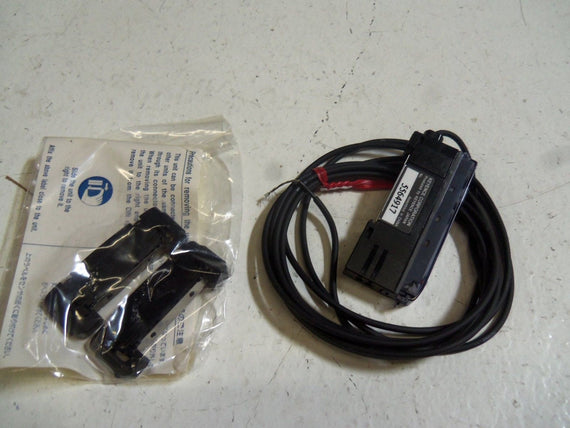 KEYENCE FS-V12P FIBEROPTIC SENSOR *NEW IN BOX*