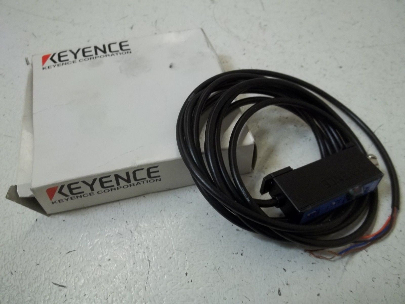 KEYENCE FS2-60P FIBER OPTIC SENSOR AMPLIFIER (AS PICTURED)*NEW IN BOX*