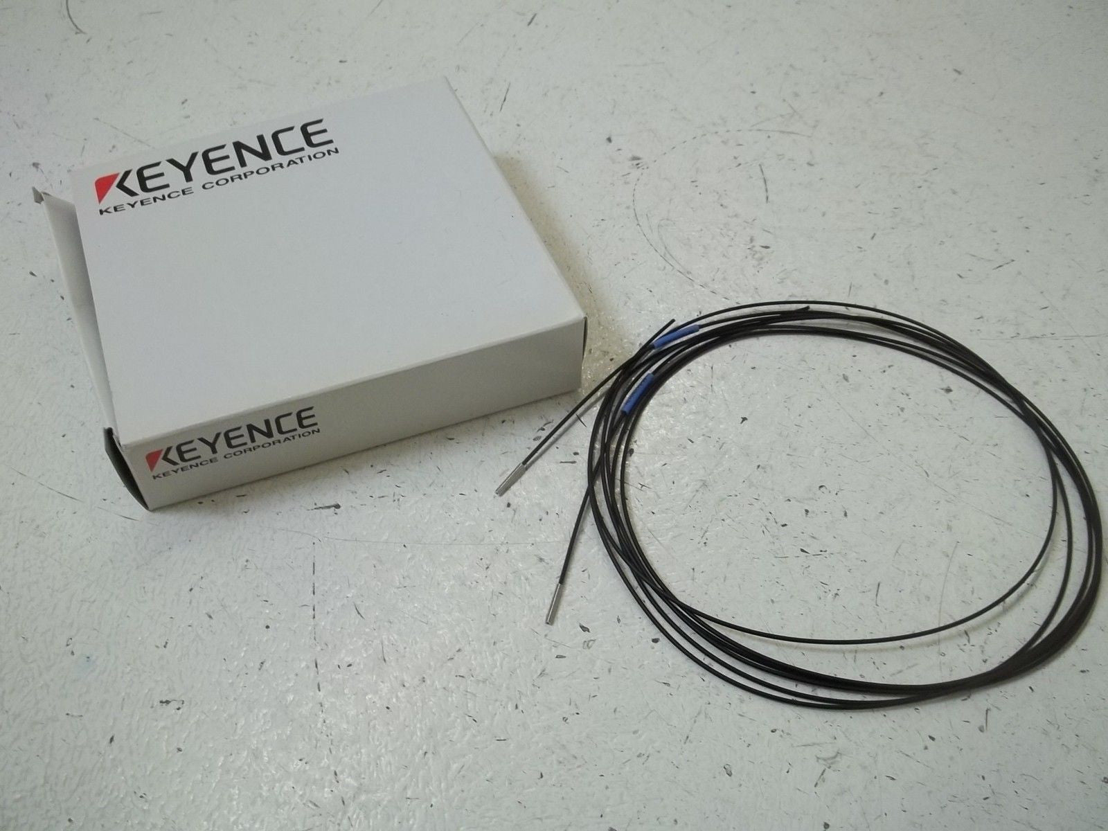 KEYENCE FU-59 FIBER OPTIC SENSOR (AS PICTURED) *NEW IN BOX*