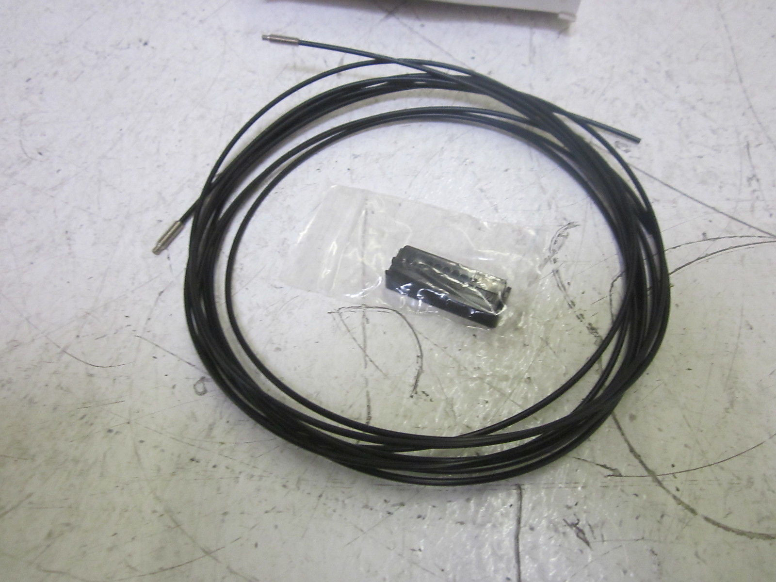 KEYENCE FU-86 FIBER OPTIC SENSOR  *NEW IN BOX*
