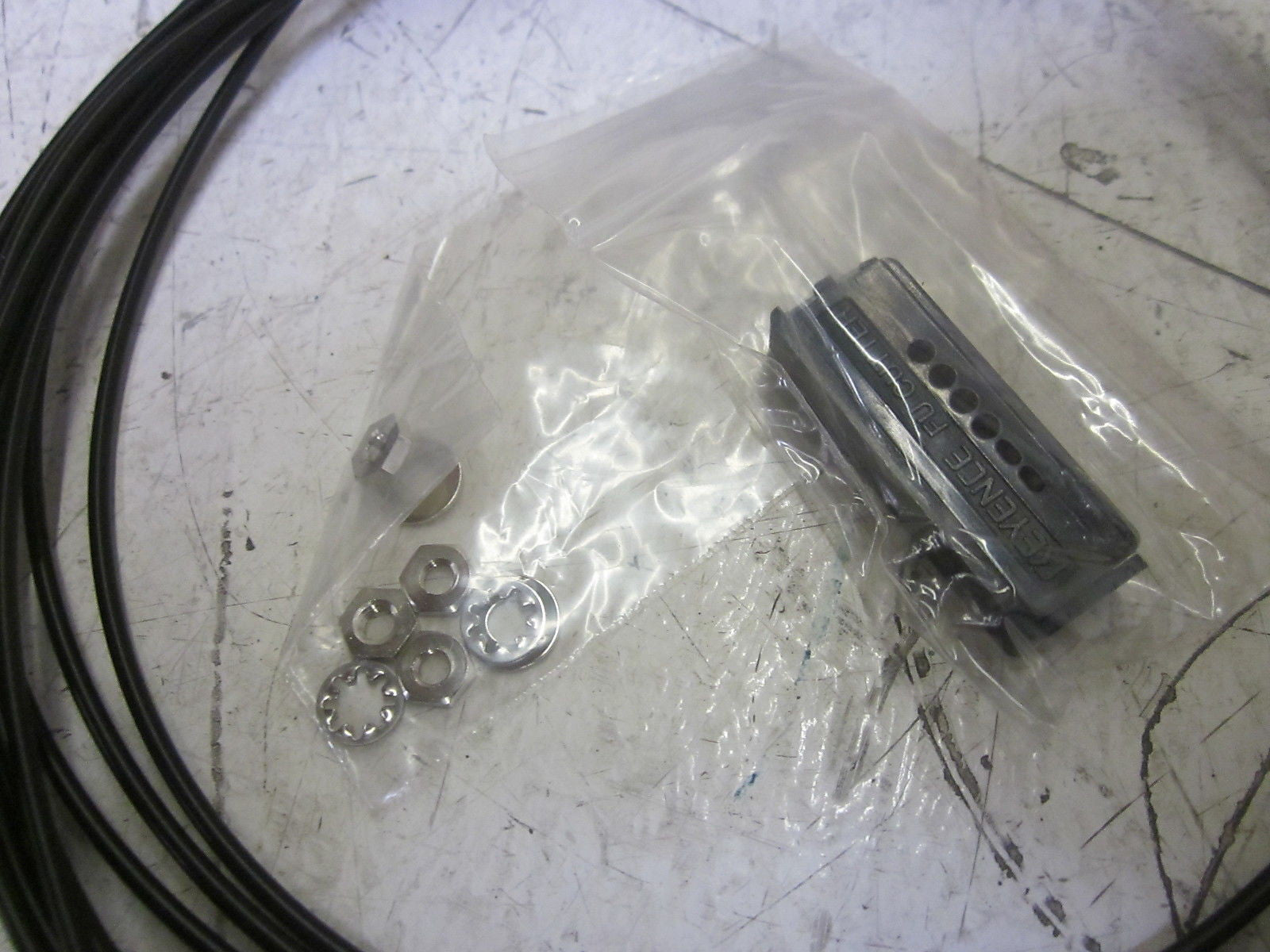 KEYENCE FU-86 FIBER OPTIC SENSOR  *NEW IN BOX*