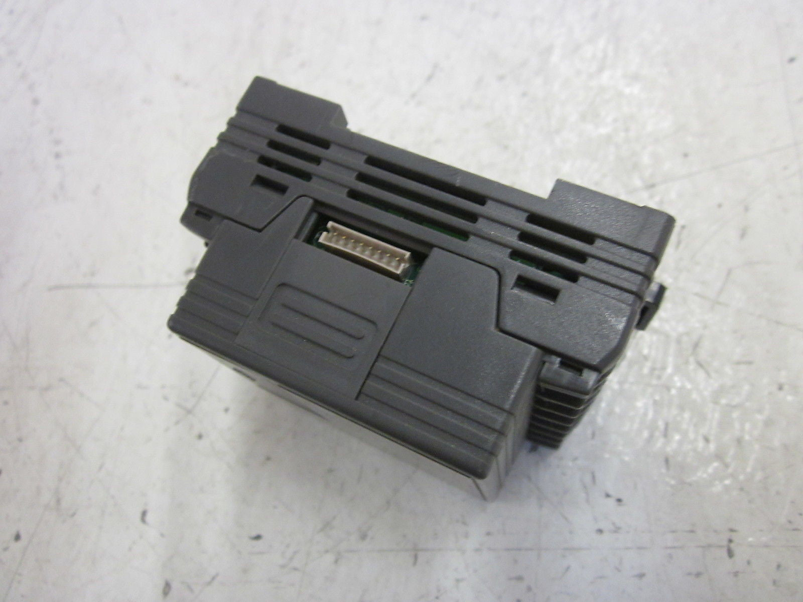 KEYENCE KV-10R PLC RELAY SUPER SMALL PLC BASE UNIT *USED*