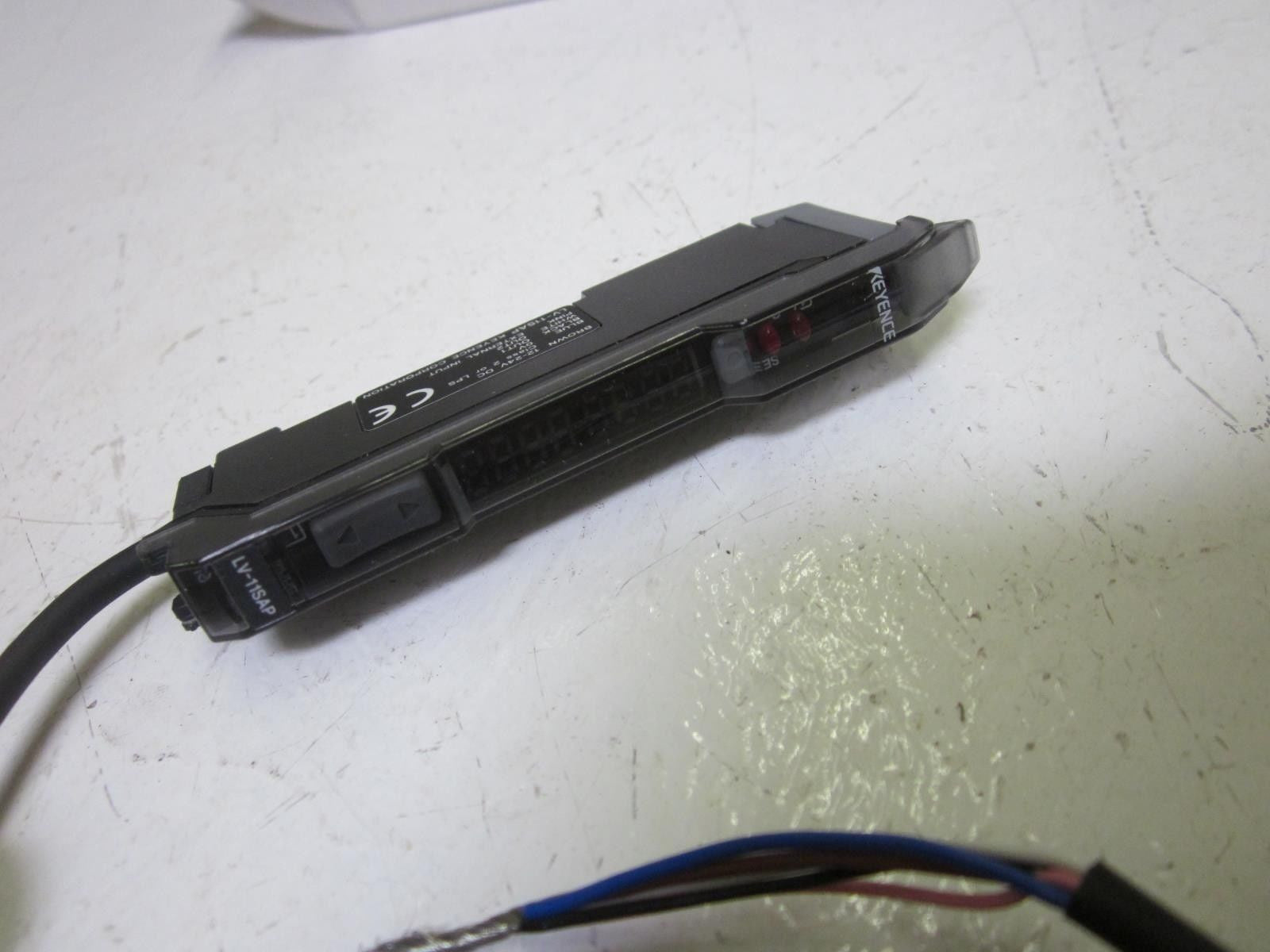 KEYENCE LV-11SAP ULTRA SMALL DIGITAL LASER SENSOR 12-24VDC *USED*