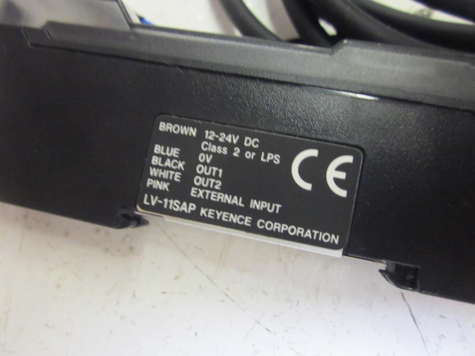 KEYENCE LV-11SAP ULTRA SMALL DIGITAL LASER SENSOR 12-24VDC *USED*