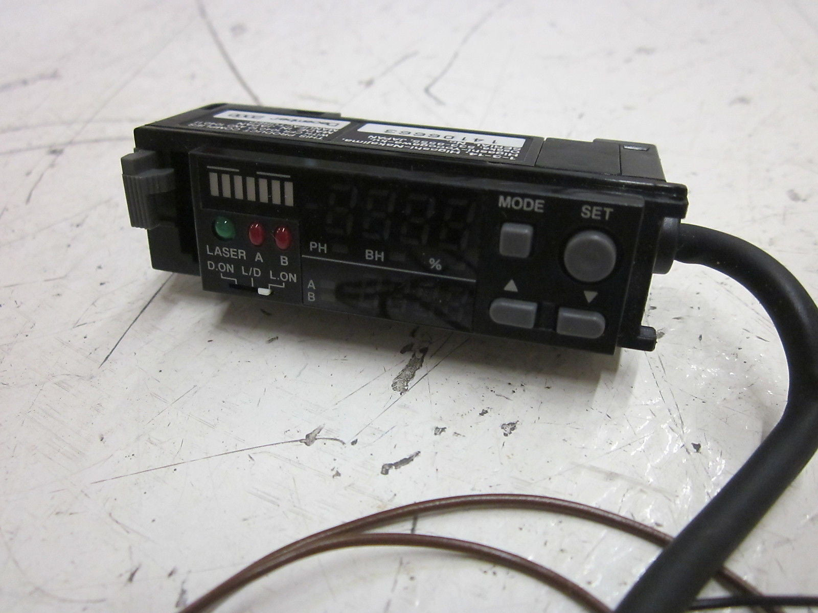 KEYENCE LV-21 LASER SENSOR AMPLIFIER 12-24V *USED*