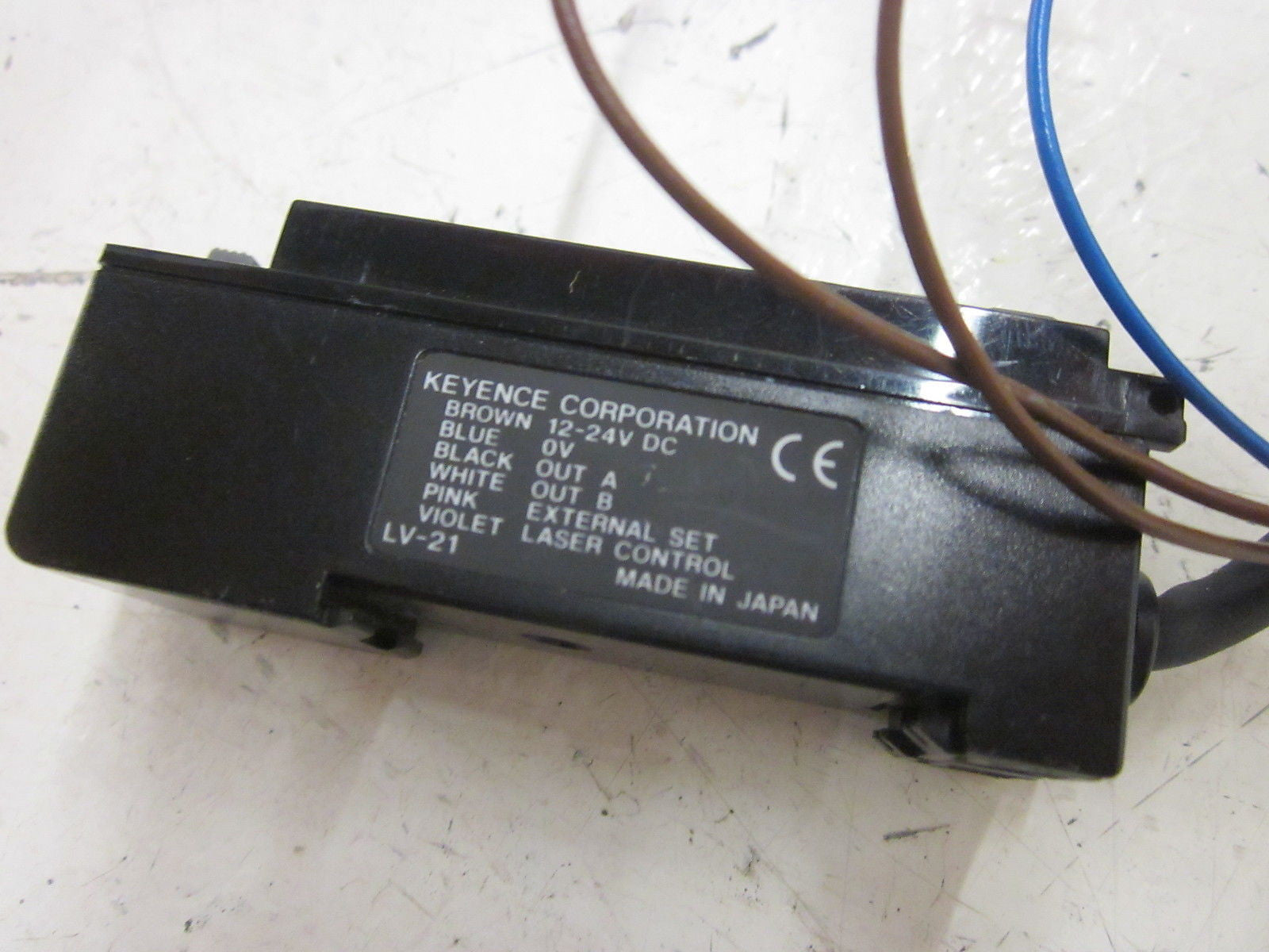 KEYENCE LV-21 LASER SENSOR AMPLIFIER 12-24V *USED*