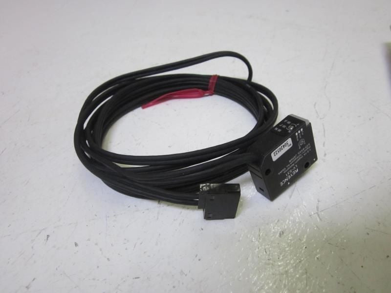 KEYENCE LV-S31  DIGITAL LAZER OPTIC SENSOR  *NEW IN BOX*