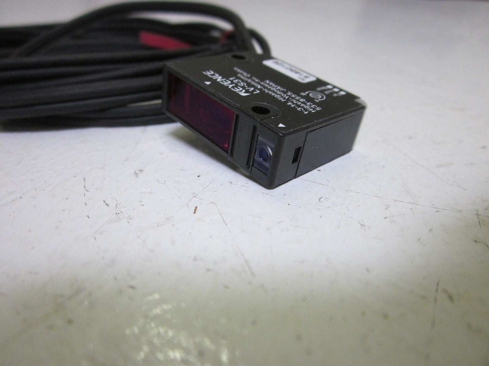 KEYENCE LV-S31  SENSOR *USED*