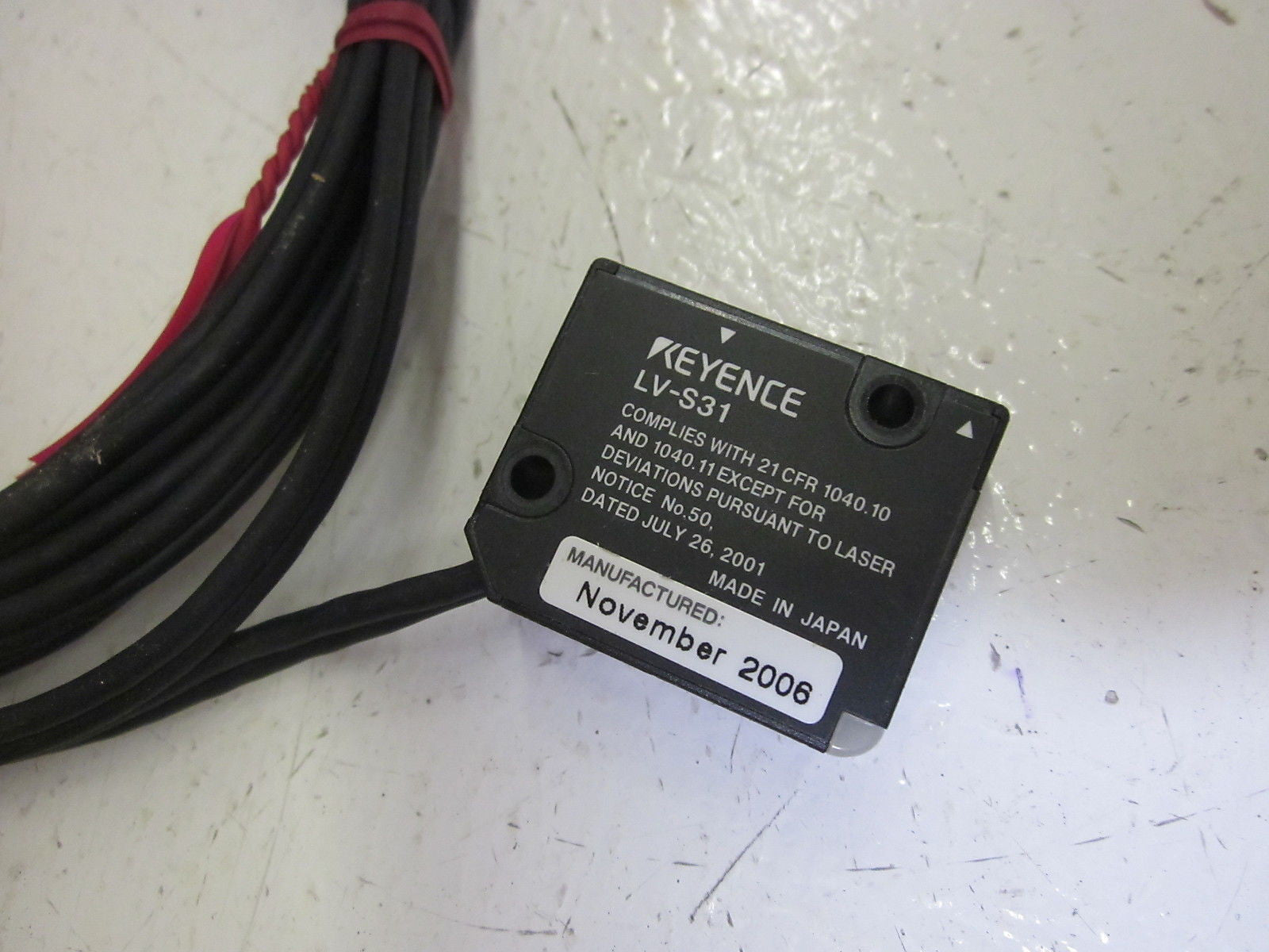 KEYENCE LV-S31  SENSOR *USED*