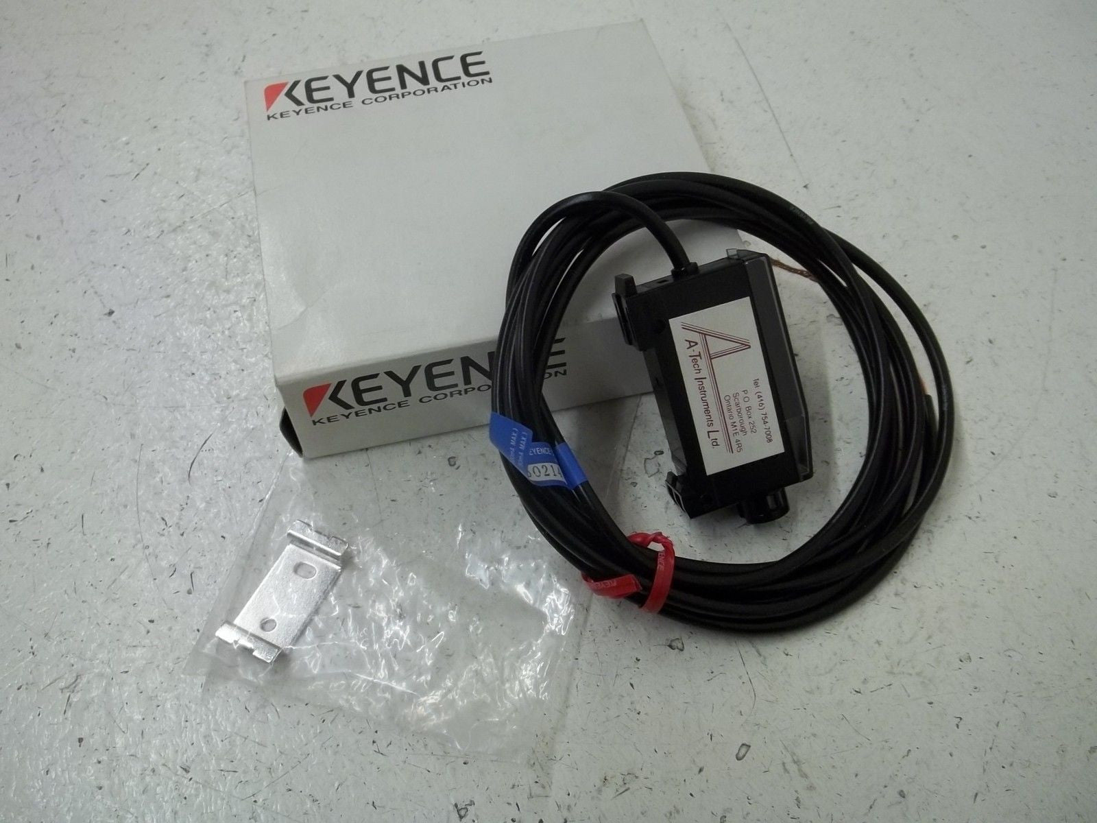 KEYENCE PS2-61 PHOTOELECTRIC AMPLIFIER SENSOR (AS PICTURED) *NEW IN BOX*