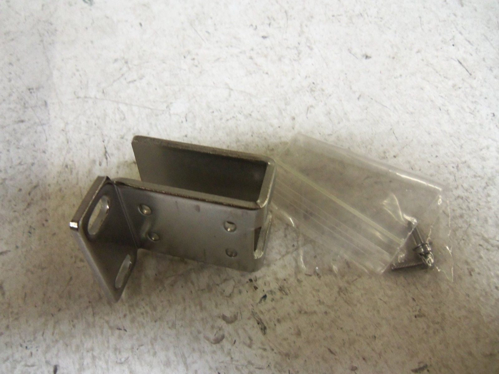 KEYENCE PZ-B61 SENSOR BRACKET *NEW IN BOX*
