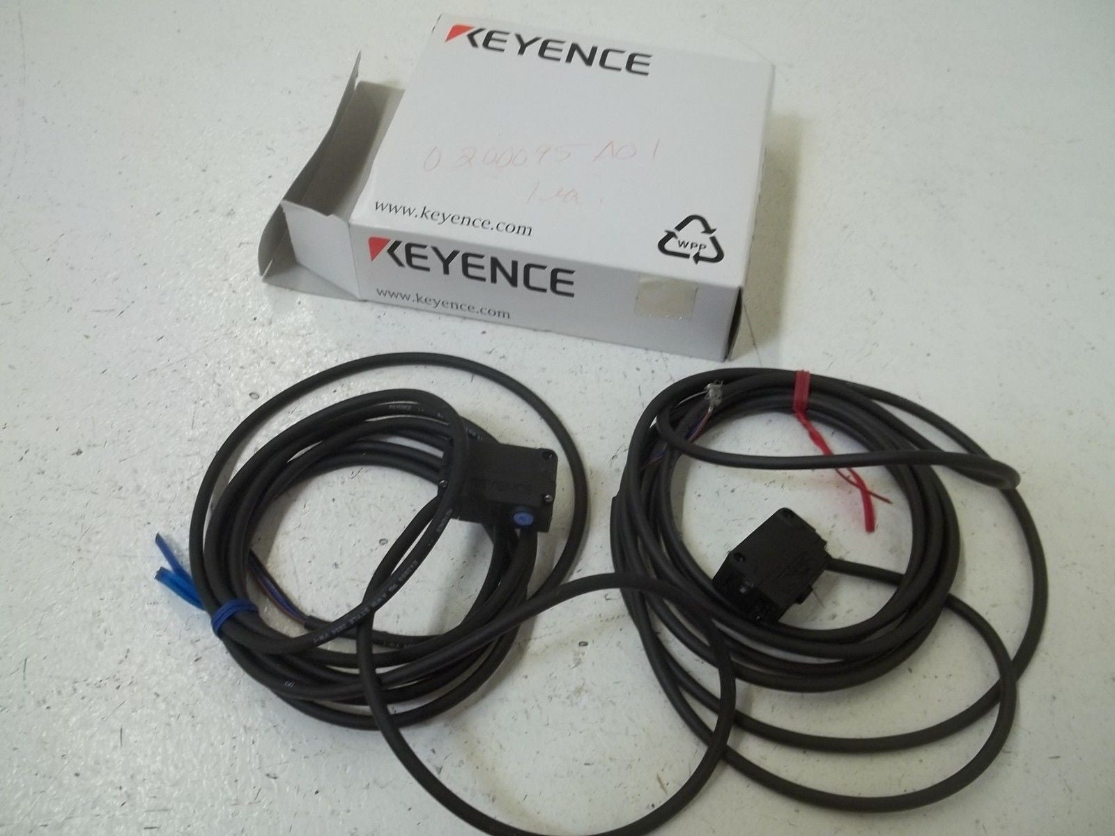 KEYENCE PZ-G51P BUILT IN AMPLIFIER PHOTOELECTRIC SENSOR *NEW IN BOX*