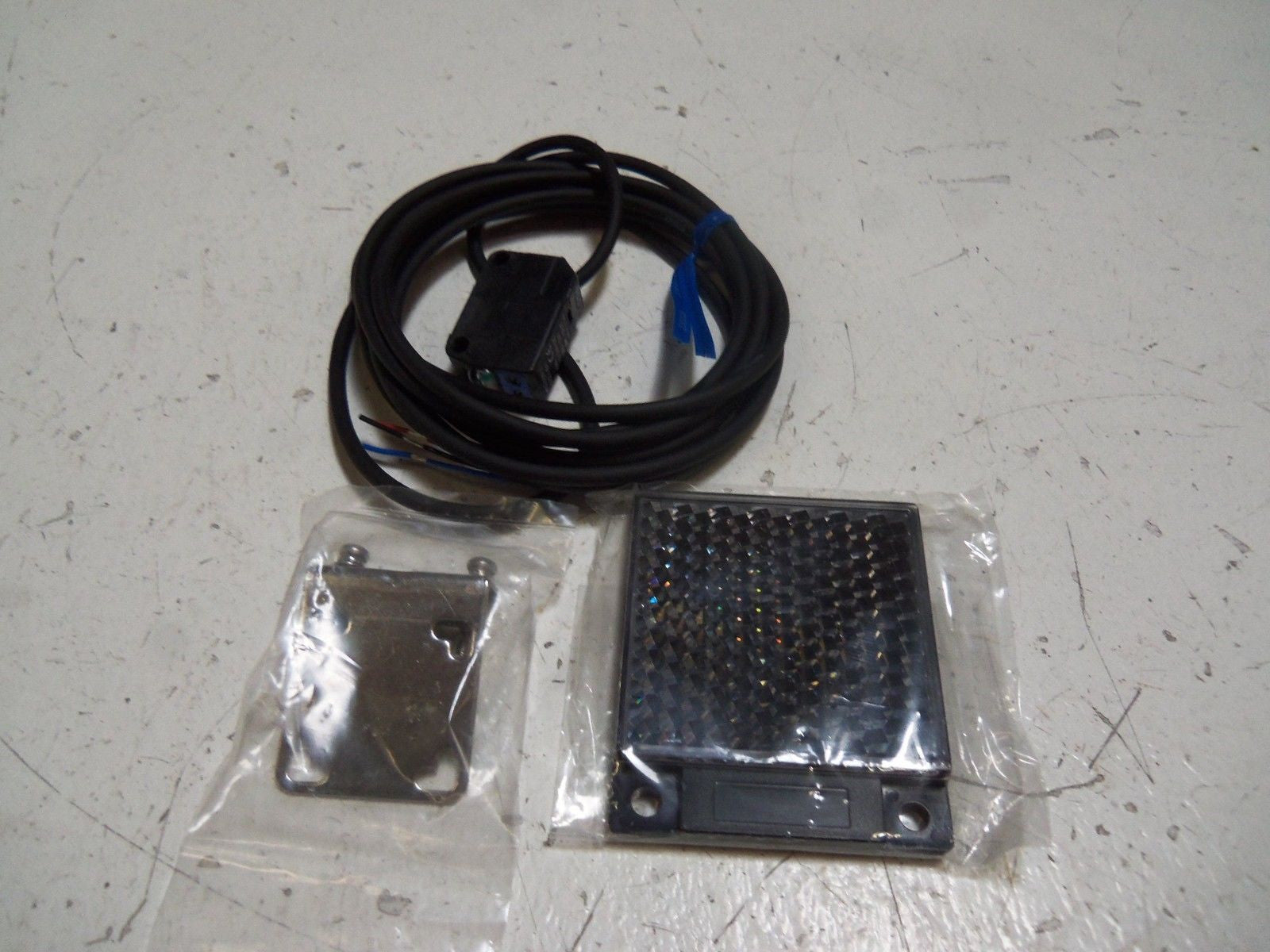 KEYENCE PZ2-61 PHOTOELECTRIC SENSOR *NEW IN BOX*