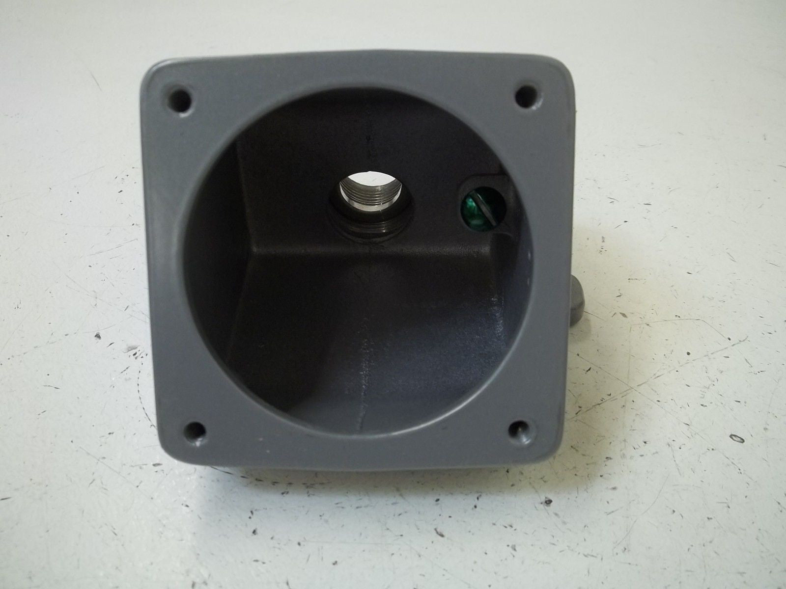 KILLARK VRE23 30 AMPS BACK BOX CONDUIT SIZE 3/4" *NEW IN BOX*