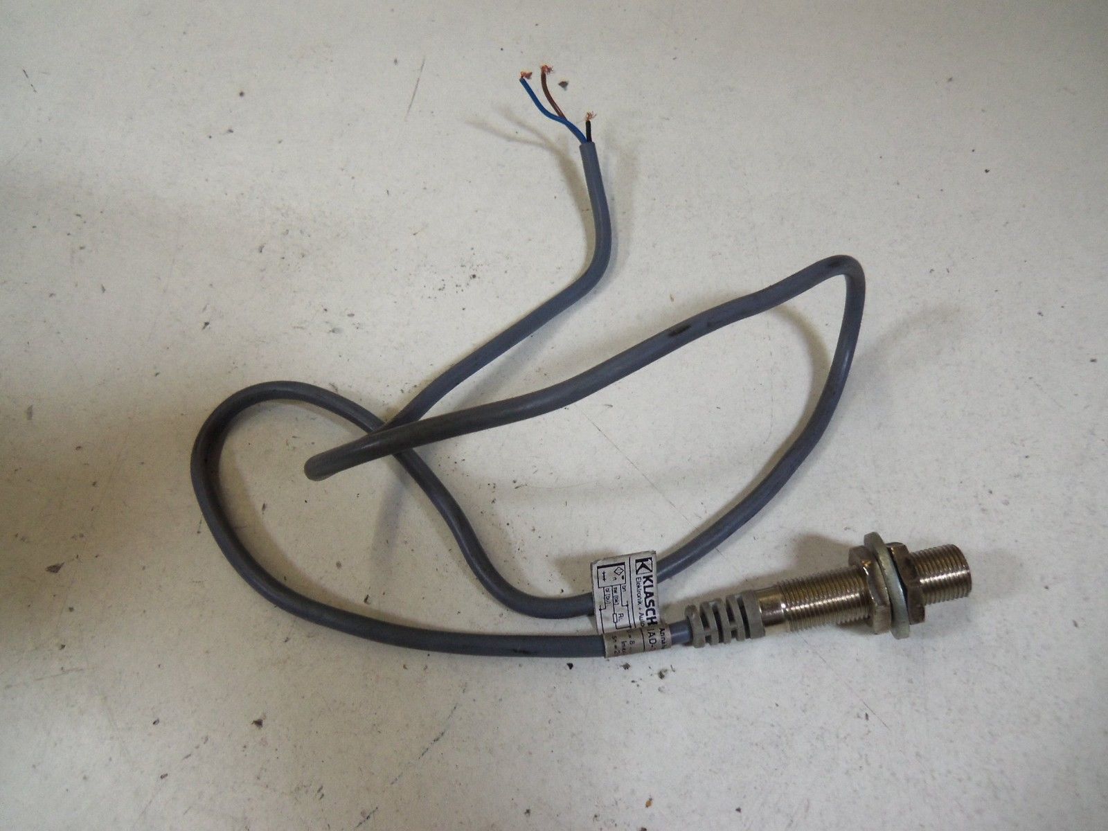 KLASCHKA IAD-12mg45b2-7NK1A INDUCTIVE SENSOR *USED*