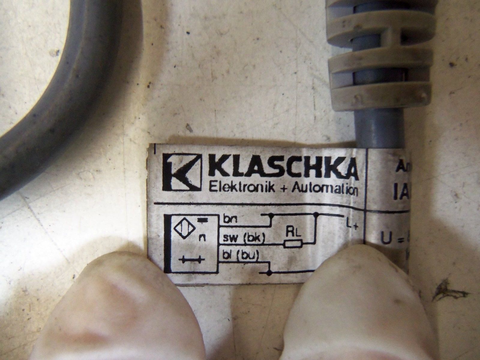 KLASCHKA IAD-12mg45b2-7NK1A INDUCTIVE SENSOR *USED*