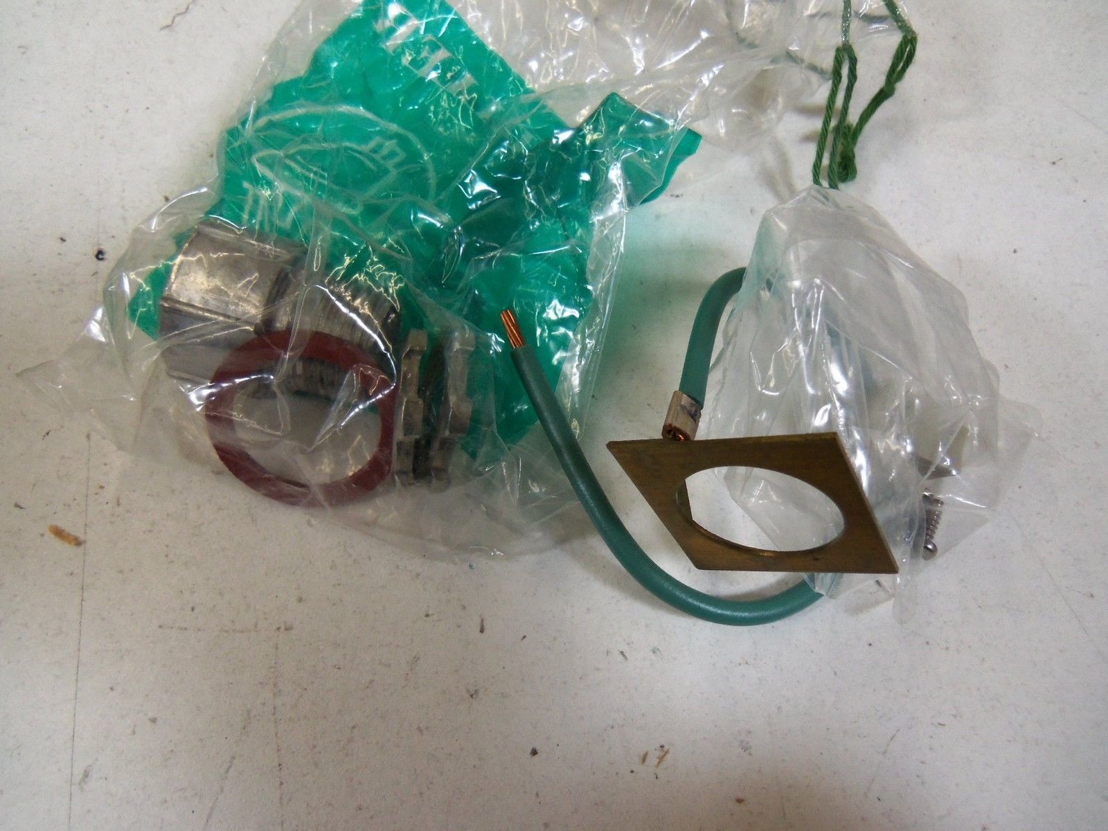 KLOCKNER MOELLER CH16 1/2 CONTACTOR RELAY *NEW IN BOX*
