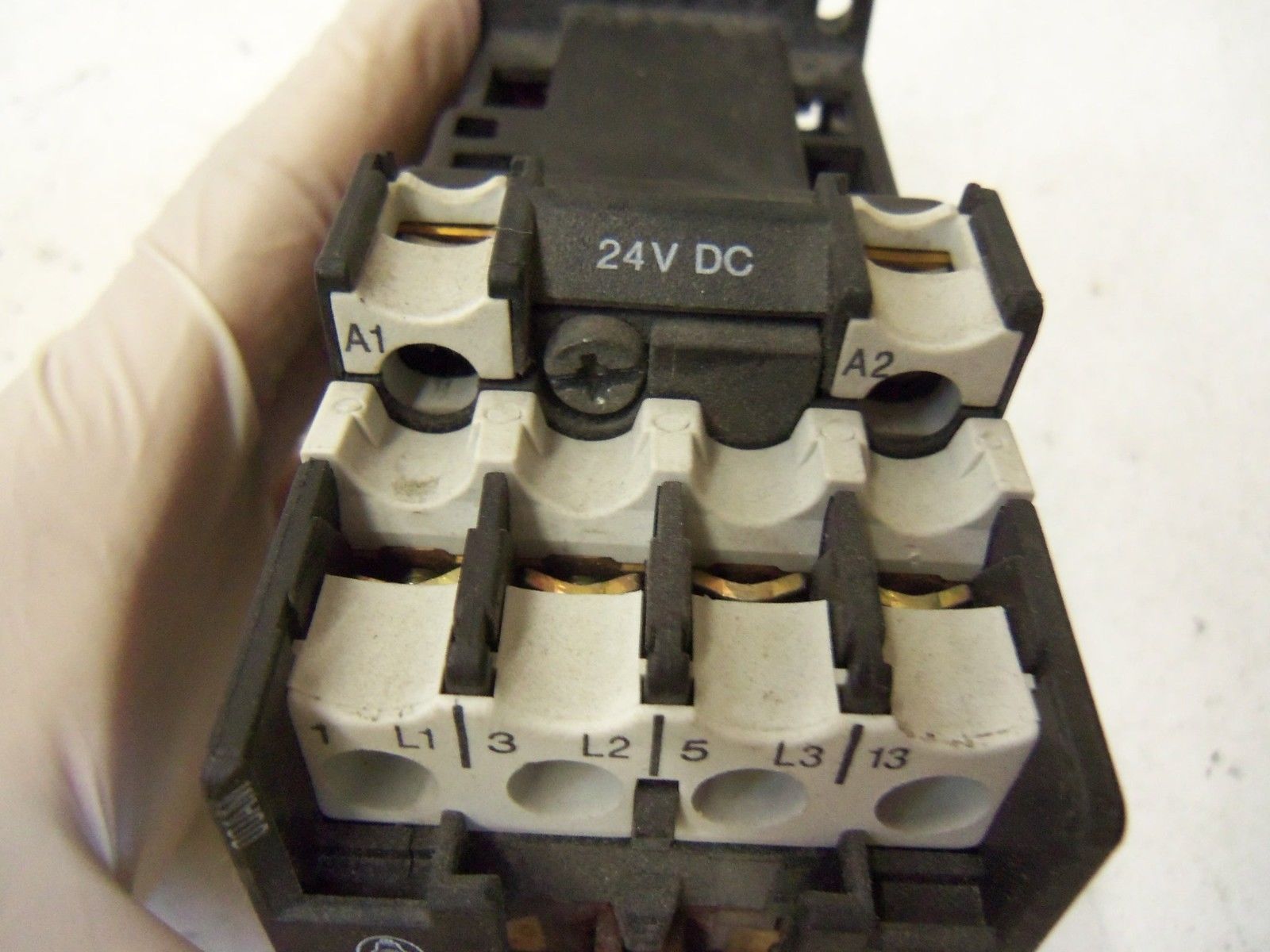 KLOCKNER MOELLER DIL00AM-G-10 CONTACTOR 24VDC *USED*