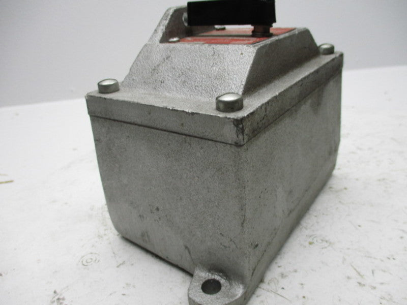 CROUSE HINDS EFS218 EXPLOSION PROOF ON/OFF SWITCH * NEW *