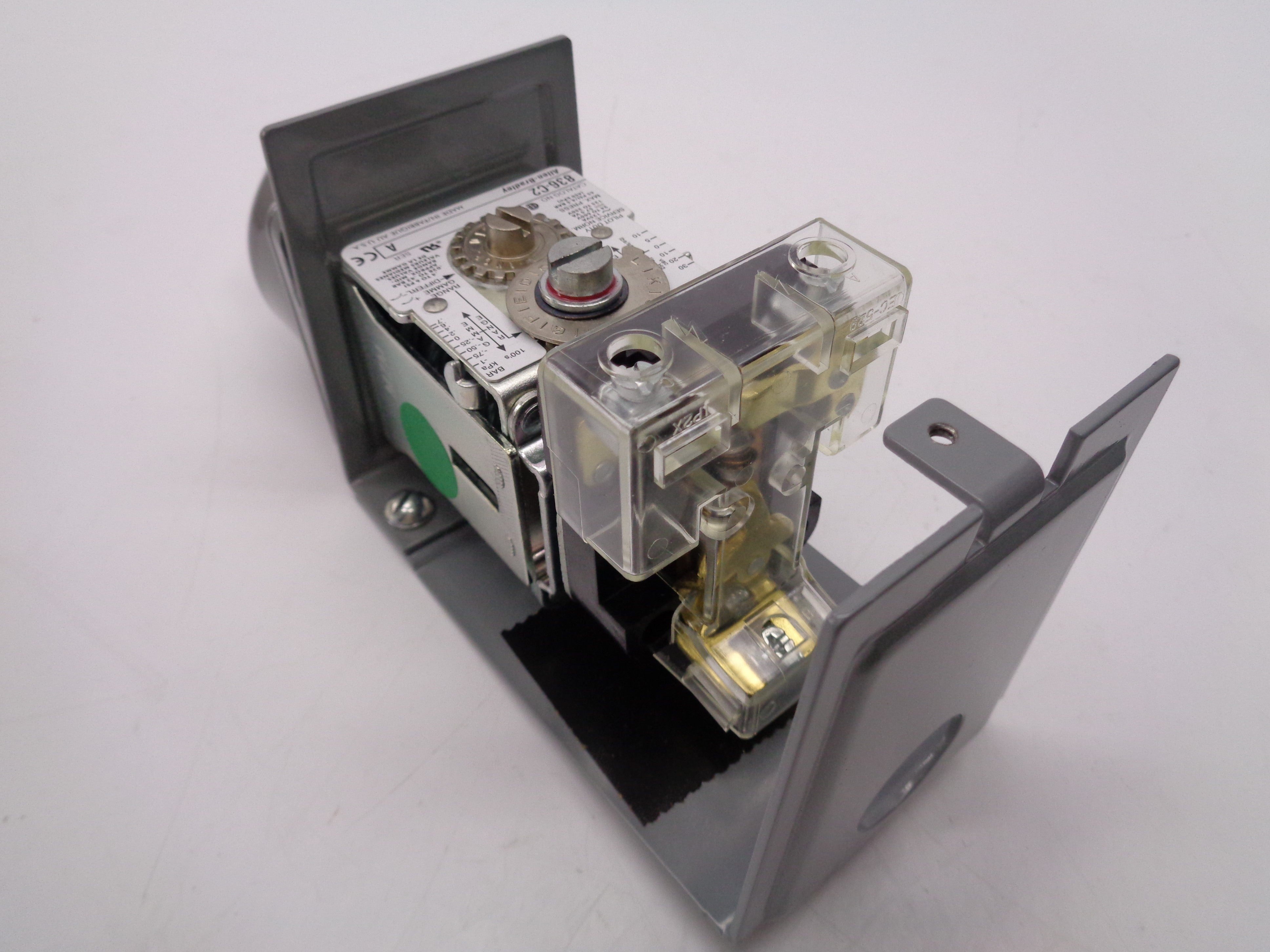 ALLEN BRADLEY 836-C2A SER. A 24-600V 65PSI (BR/WH) NSMP