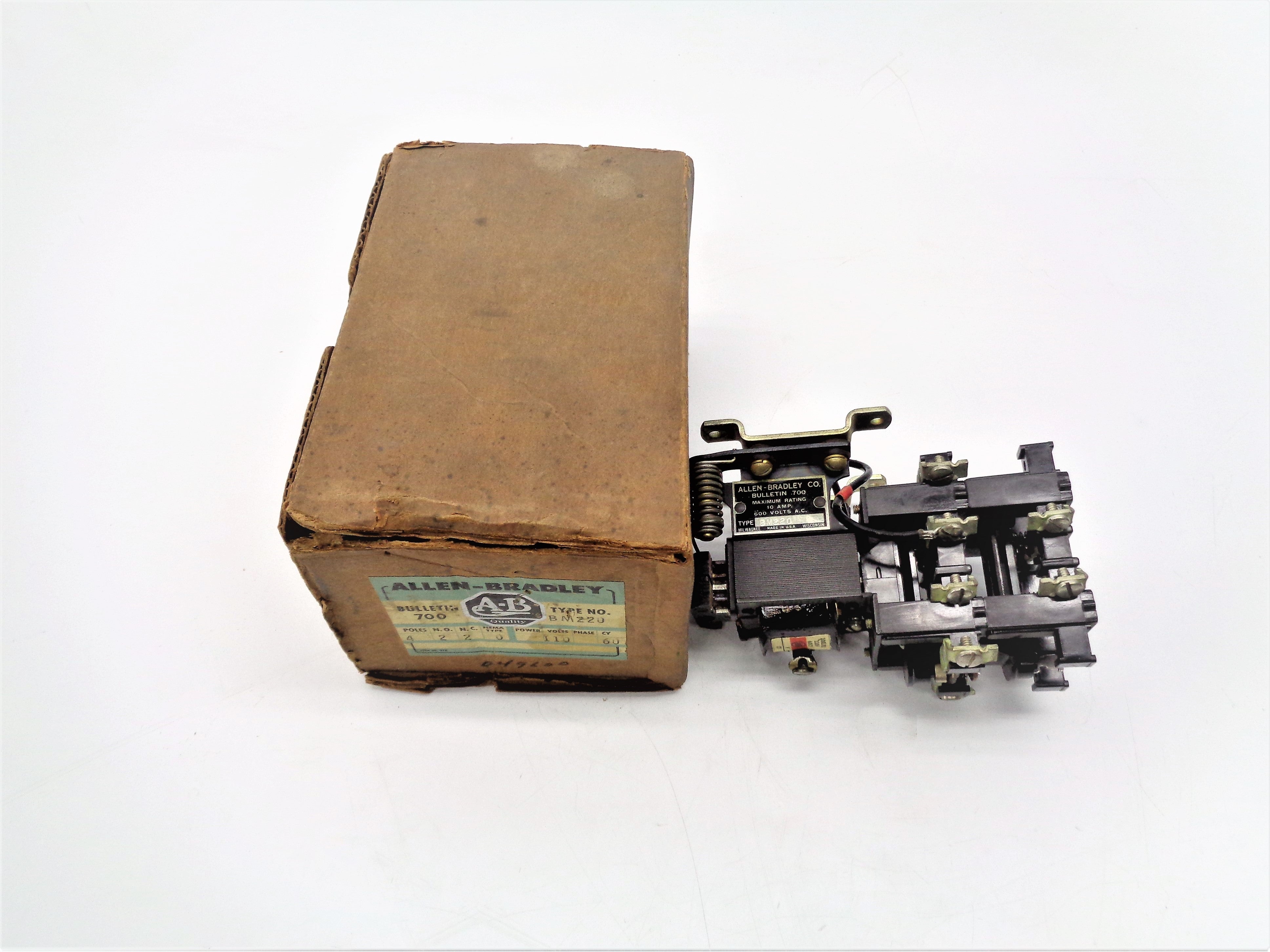 INDUSTRIAL SPARE PART 700-BM220 10A 110V (BR/GR) NSMP
