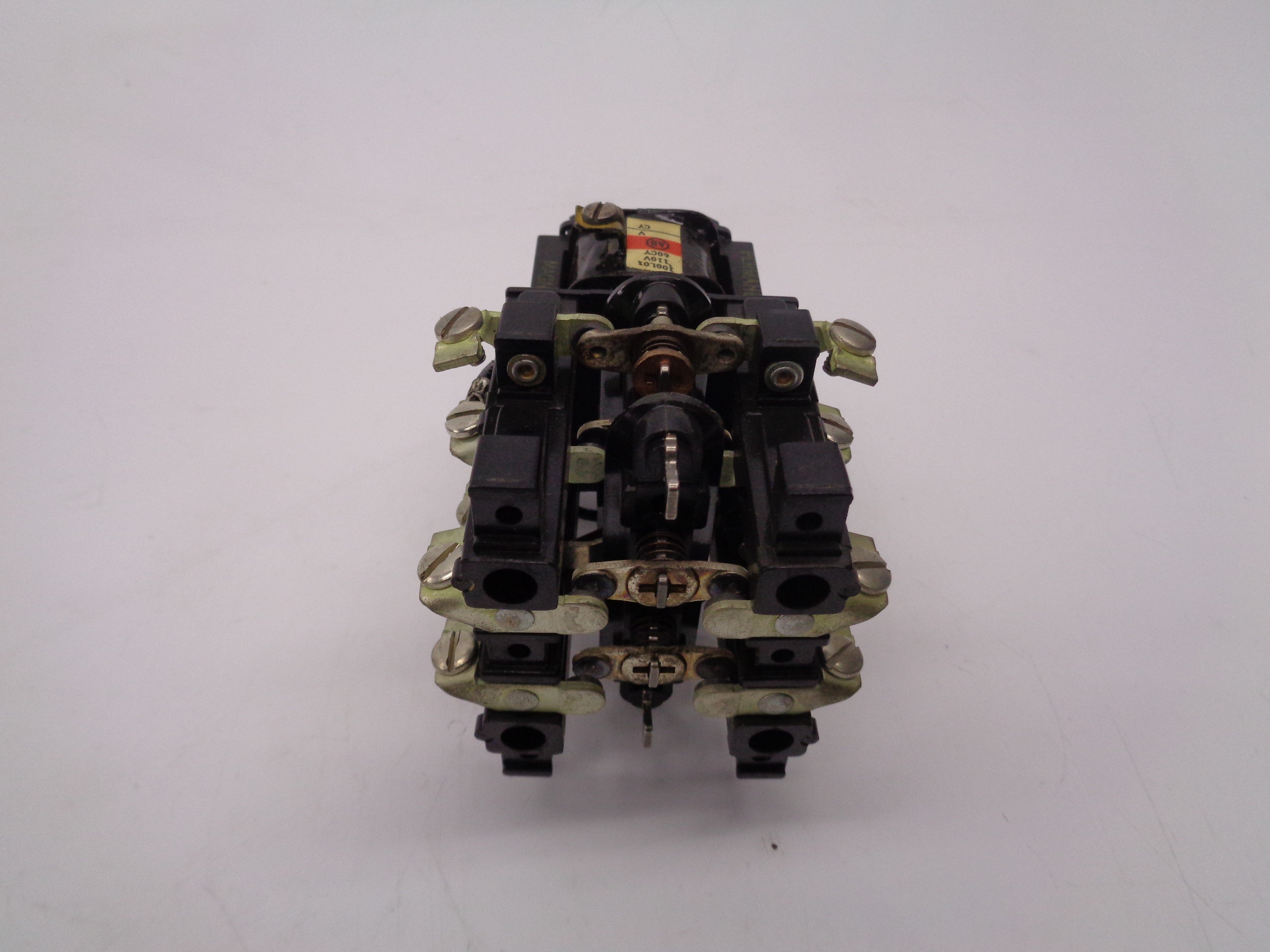 INDUSTRIAL SPARE PART 700-BM220 10A 110V (BR/GR) NSMP