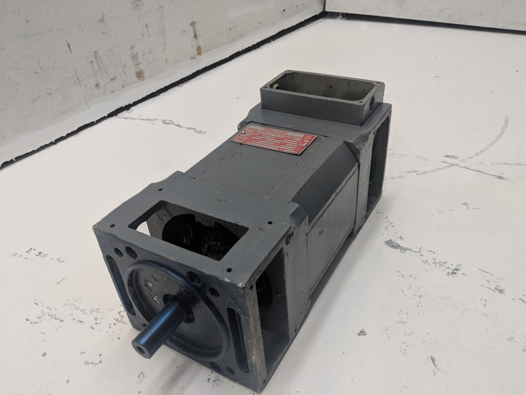 LENZE MOTOR 400V 16.2A 2740RPM 5.25HP UNMP