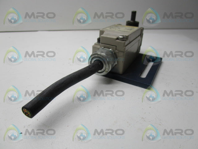OMRON D4A-1101N * USED *