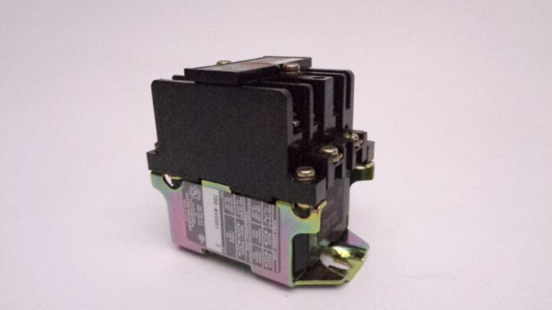 ALLEN BRADLEY 700-N400A1 SER. C UNMP