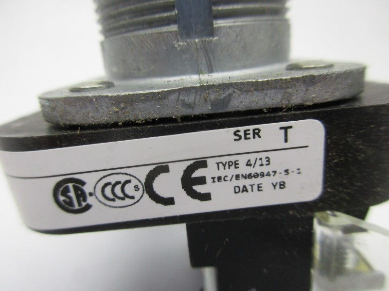 ALLEN BRADLEY 800T-FX6D4 SER. T (AS PICTURED) NSNP