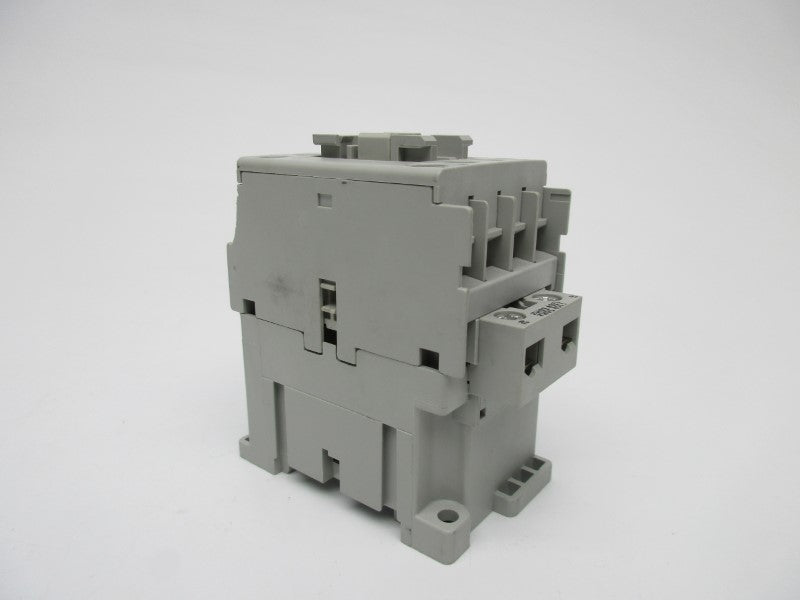 ALLEN BRADLEY 100-C16D01 SER. B 110/120V NSNP