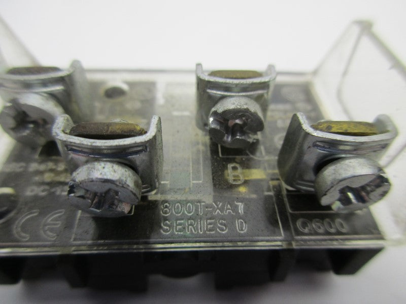 ALLEN BRADLEY 800T-XA7 SER. D UNMP