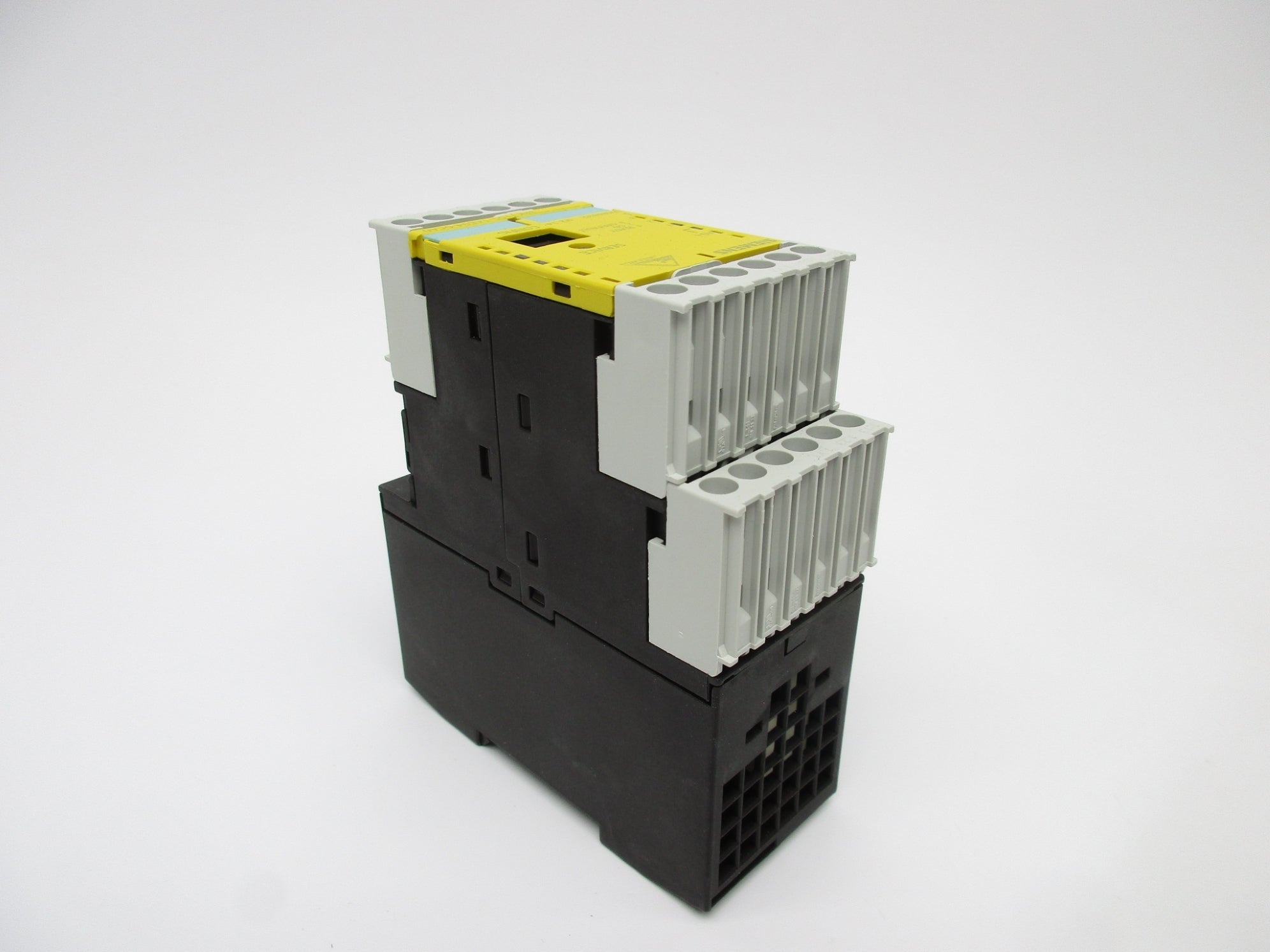 SIEMENS 3RK1105-1AE04-0CA0 24VDC (AS PICTURED) NSNP