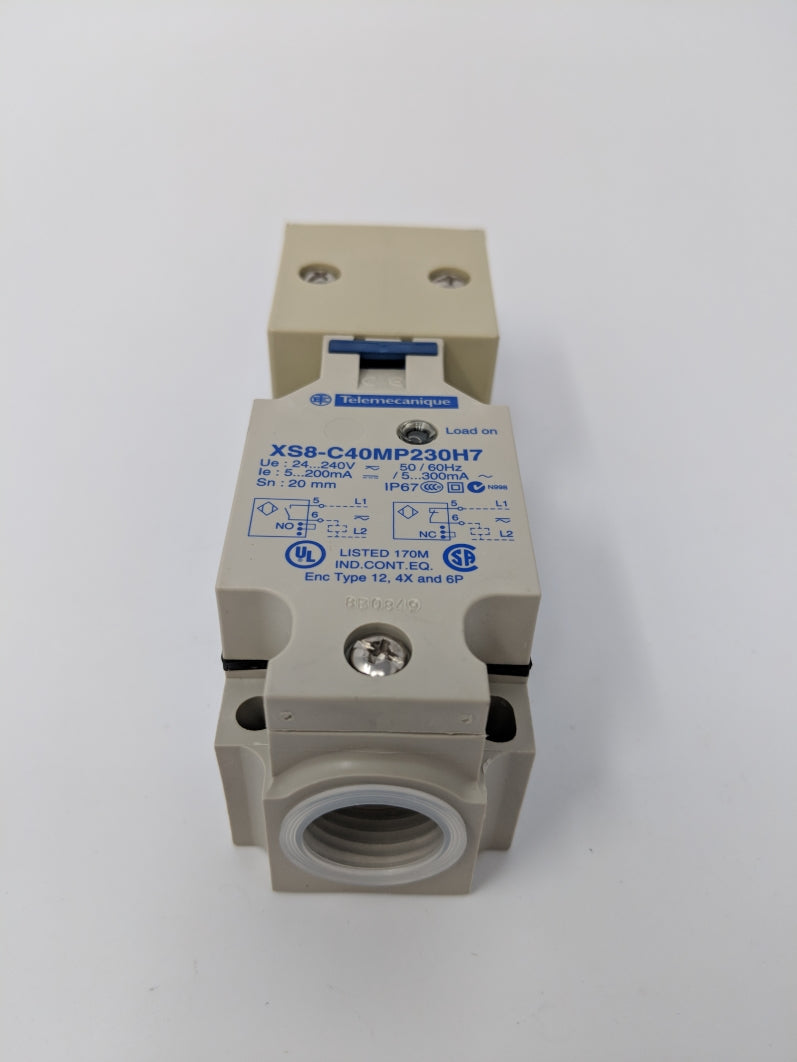 TELEMECANIQUE XS8C40MP230H7 24-240V NSMP