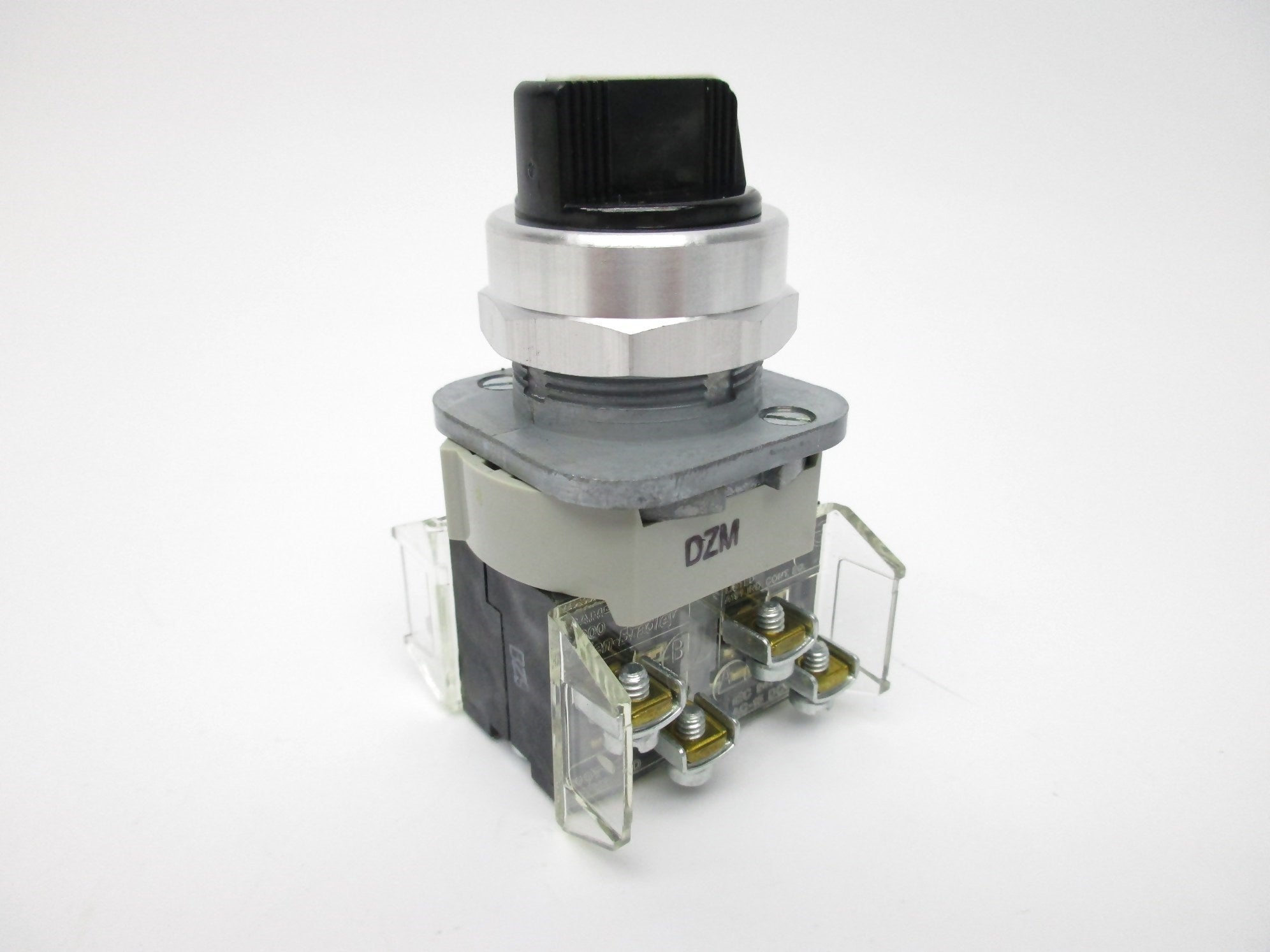ALLEN BRADLEY 800T-J2KU7B SER. T (WH) NSMP