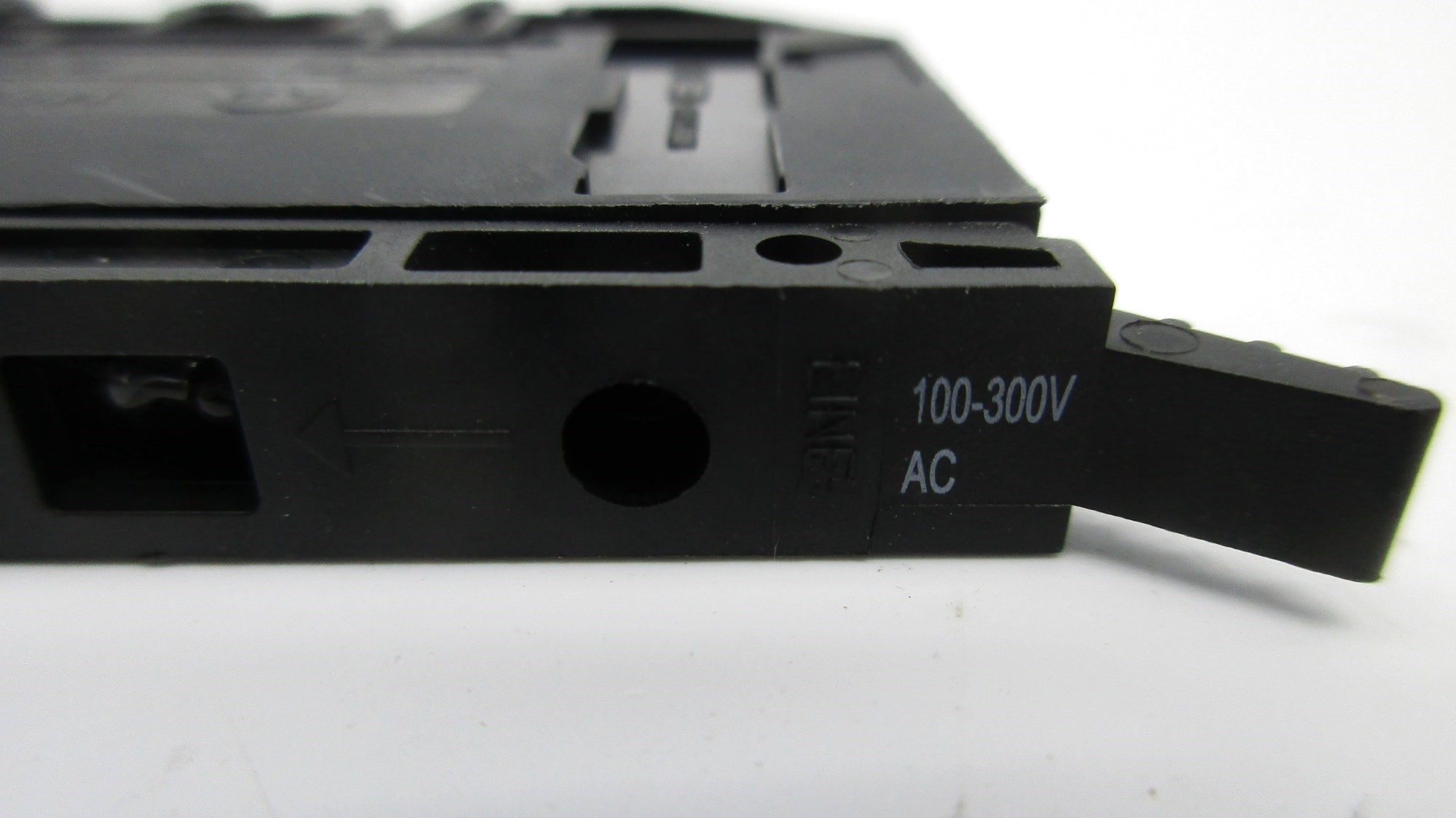 ALLEN BRADLEY 1492-H4 300VAC/DC NSNP