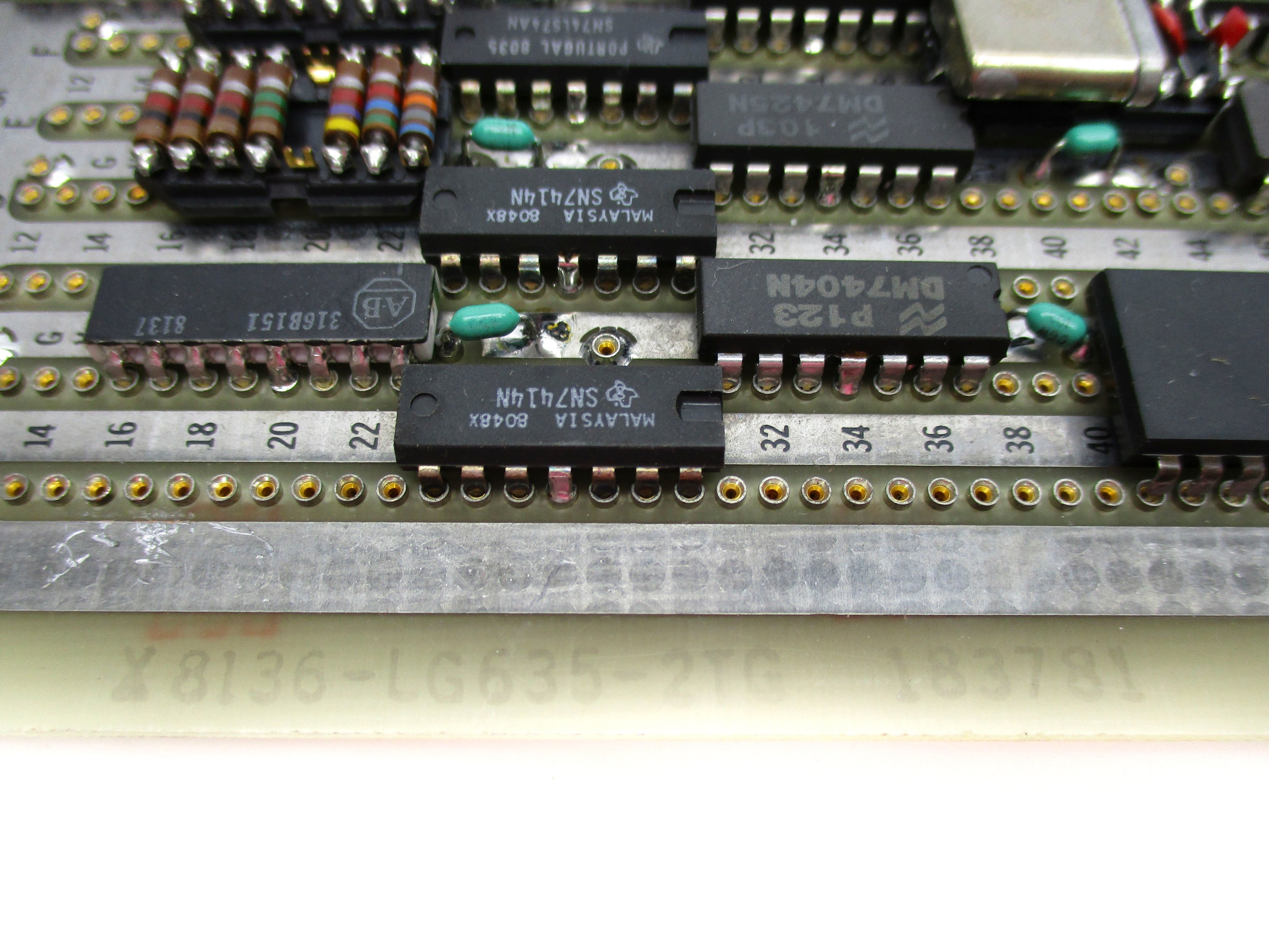 AUGAT 8136-LG635-2TG 183781 UNMP
