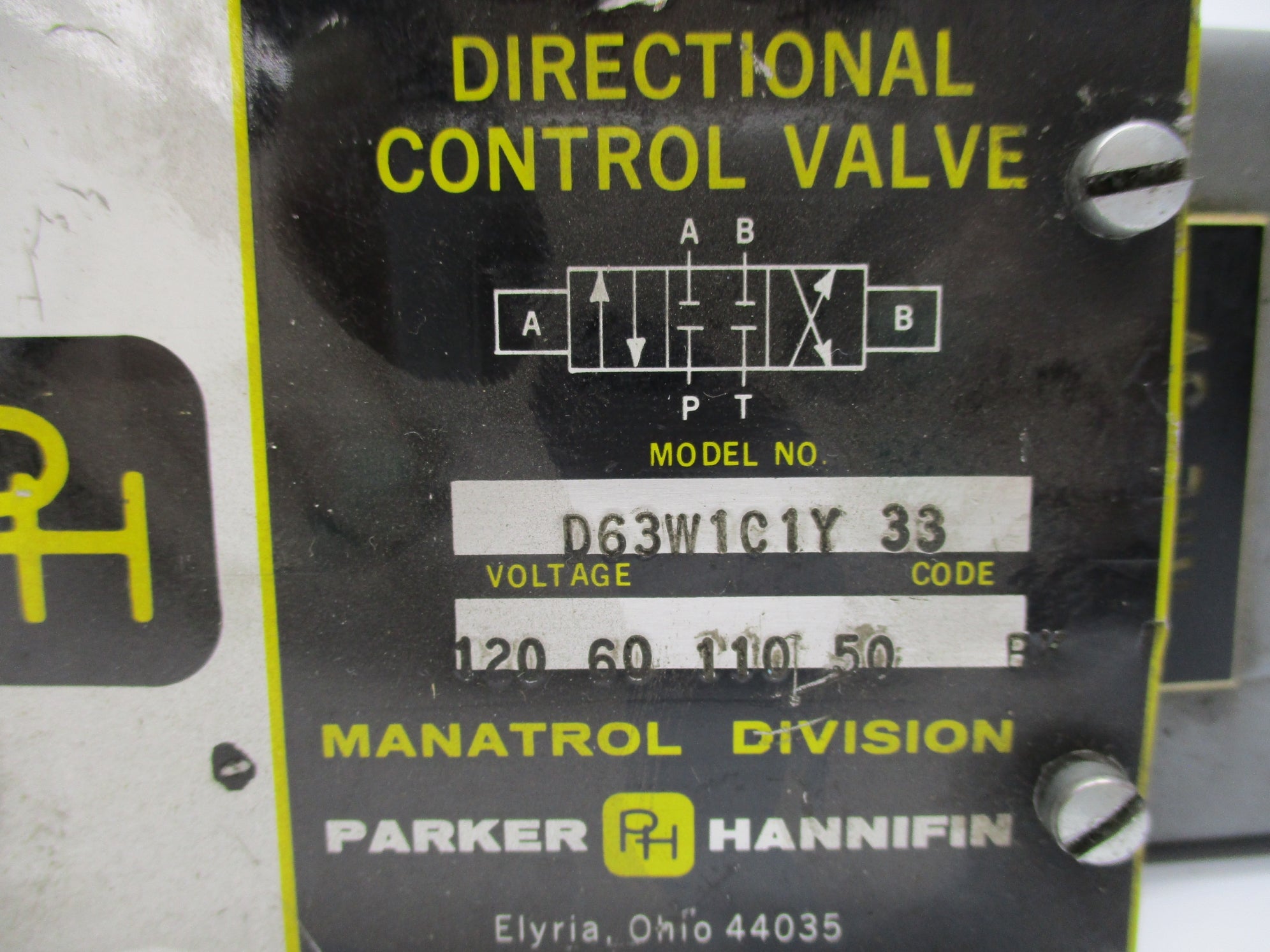 PARKER HANNIFIN D63W1C1Y-33 110/120V UNMP
