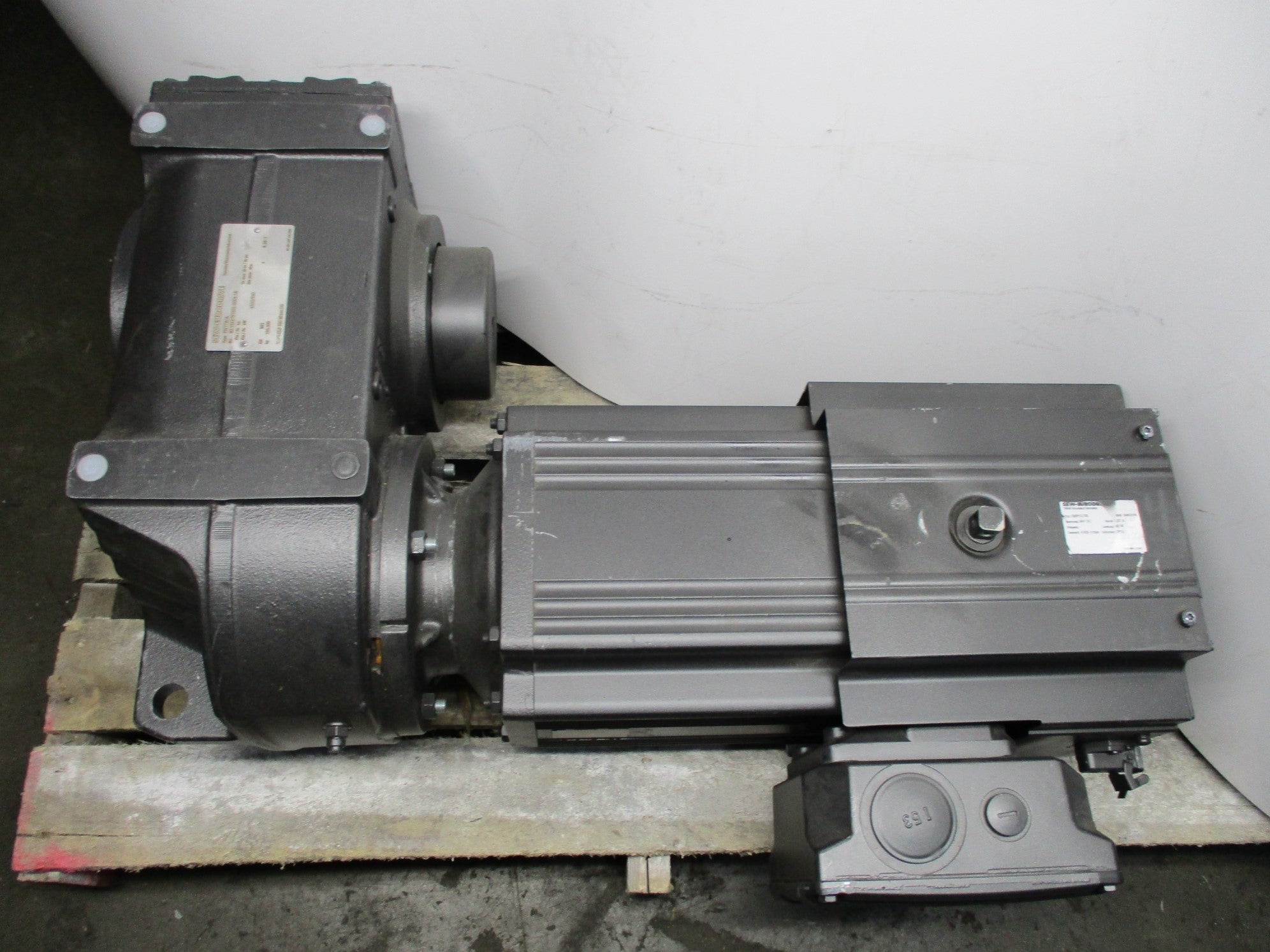SEW-EURODRIVE FH77B/A CMP112VR NSNP
