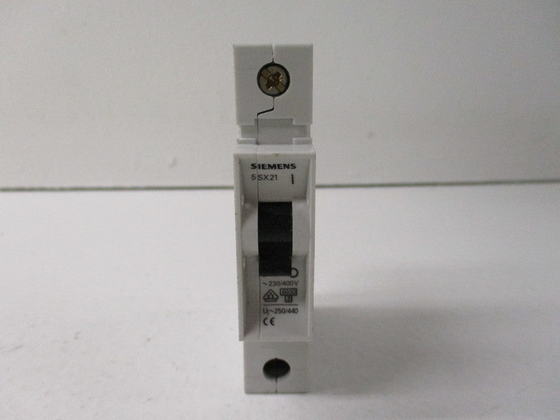 SIEMENS 5SX21 230/400V UNMP