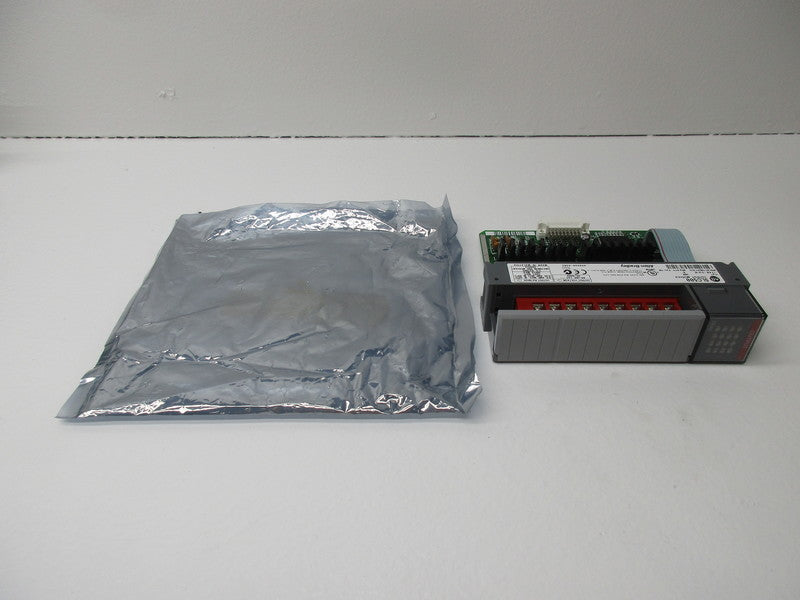 ALLEN BRADLEY 1746-OA16 OUTPUT MODULE 85-265VAC SER. D  NSNP