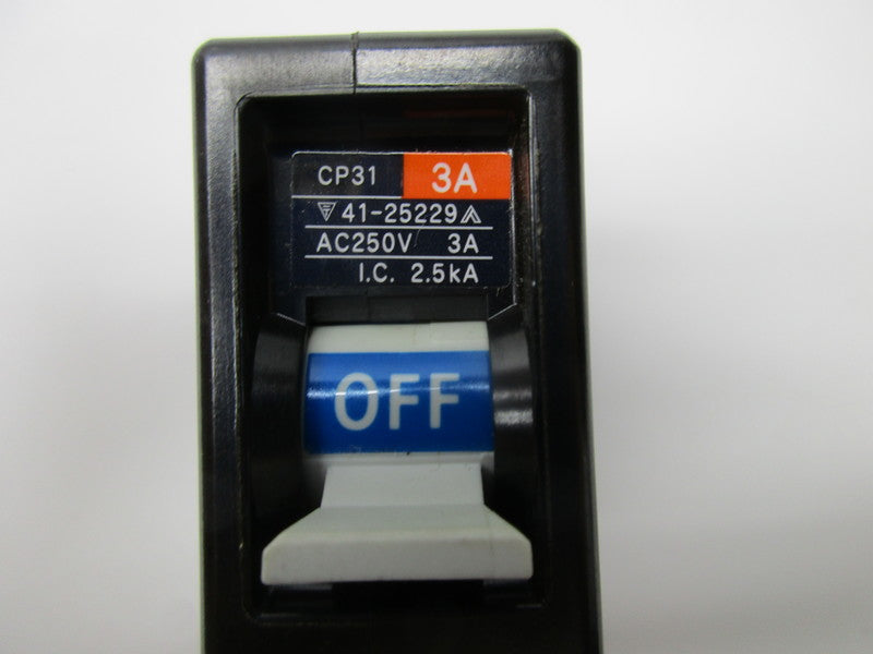 FUJI ELECTRIC CP31-3A CIRCUIT PROTECTOR 3A 250VAC  NSNP