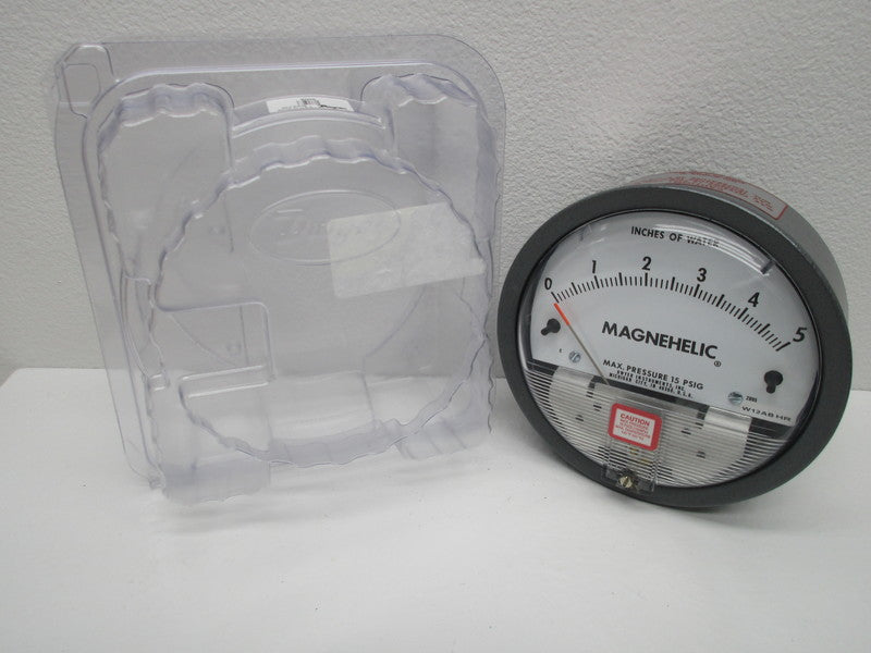 DWYER 2005 0-5" WC * NEW IN ORIGINAL PACKAGE *